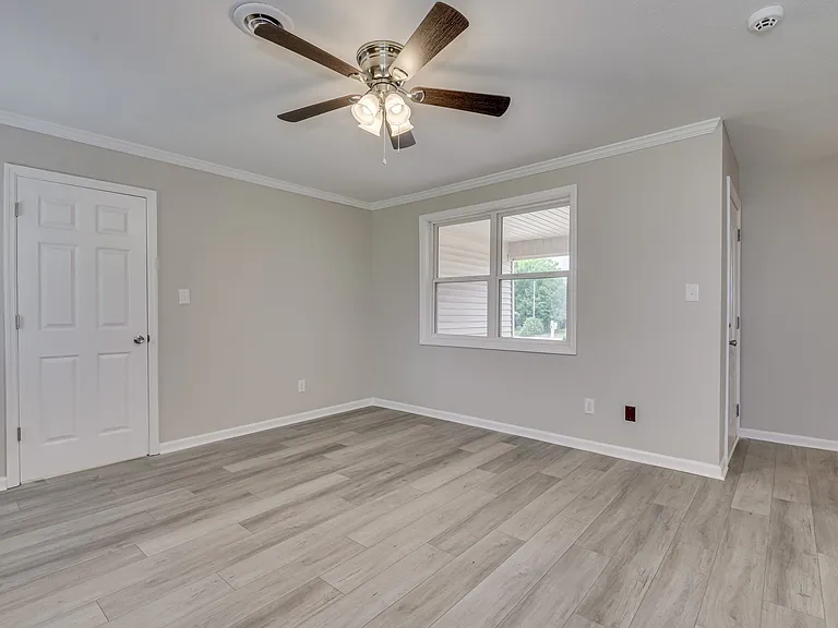 250 Almon Ct — Photo 4