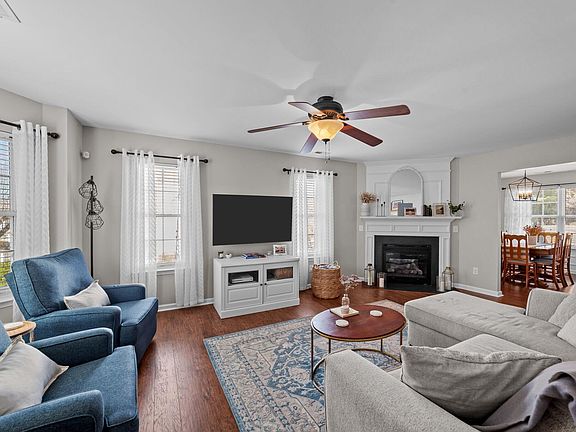 4th image of 105 Stoney Dr