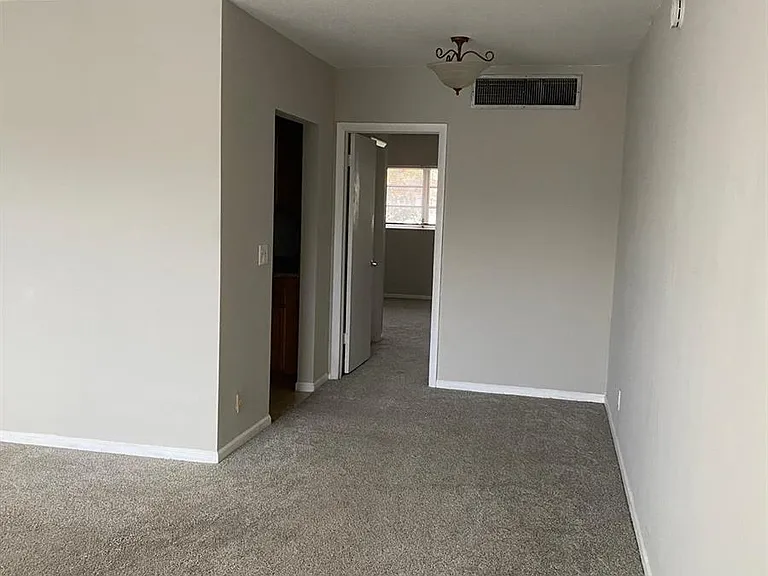 2303 S Federal Hwy #19 — Photo 7