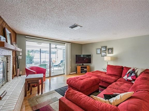 2nd image of 1051 Persimmon Dr