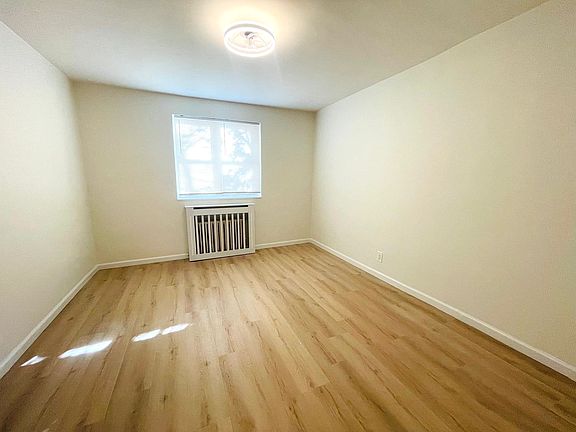2nd image of 78 Dongan Ave #2