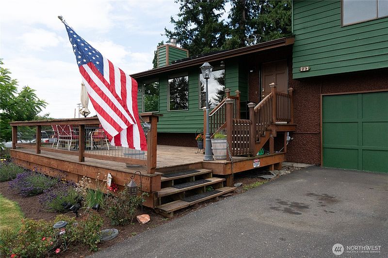 3rd image of 727 Poplar Drive