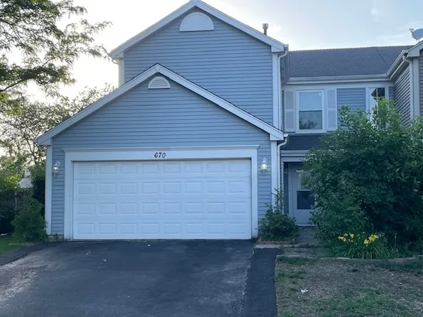 670 Legends Dr, Carol Stream, IL 60188