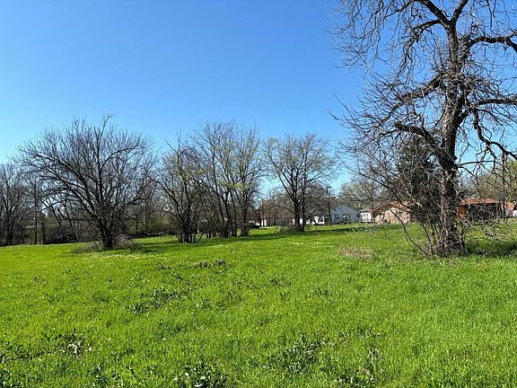 5th image of 350 E San Antonio Ave