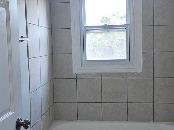 4th image of 3011 Park Ave Unit 4