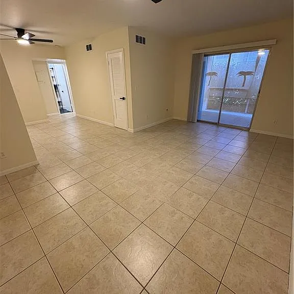 333 SE Martin Ave #1-F — Photo 3