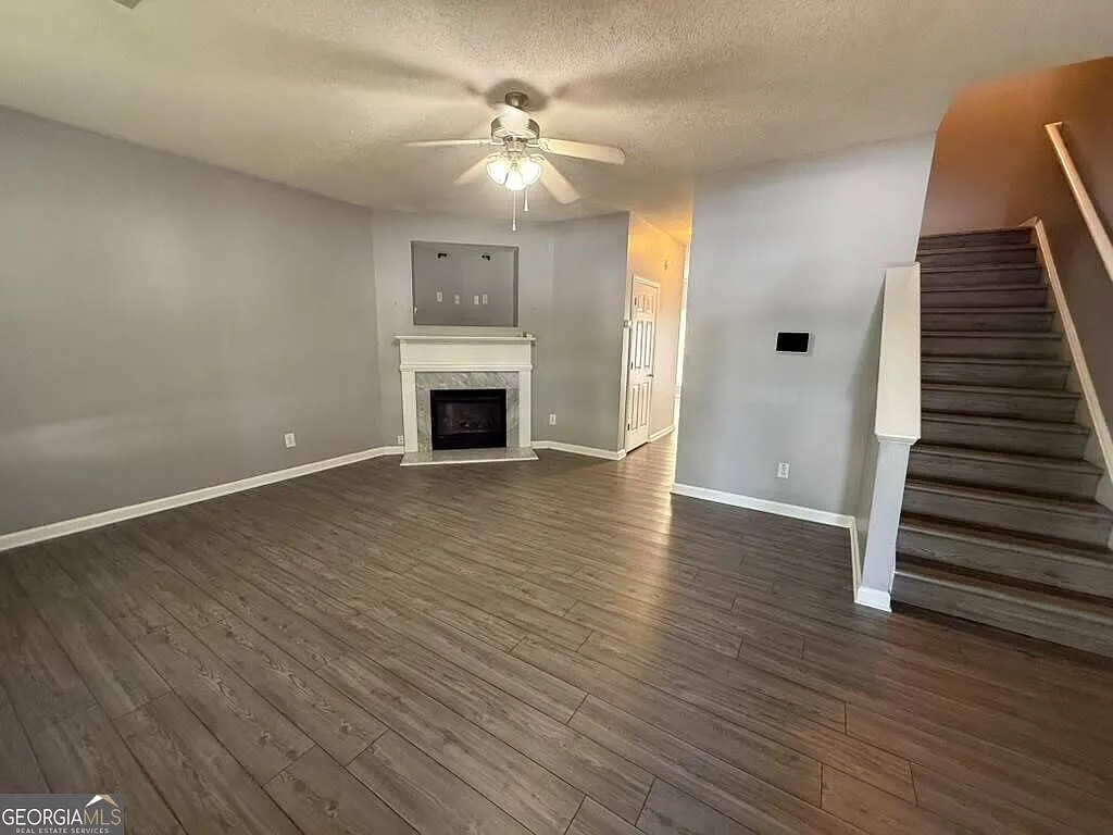 3 bed, 2.5 bath, 1440 sqft, $1,900 — Photo 2