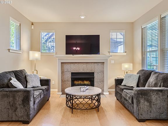 5th image of 785 NE 73rd Ave
