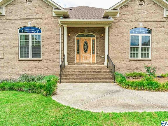 2nd image of 723 Killarney Dr NW