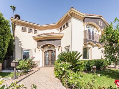 11925 Charnock Rd, Los Angeles, CA, 90066