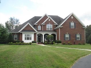 128 Fountain Trace Dr, Bowling Green, KY 42103