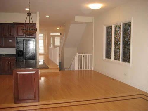 5th image of 5705 N Ravenswood Ave