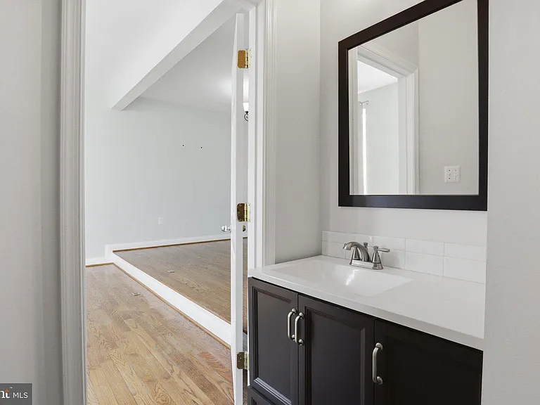 915 Buttonwood Ter NE — Photo 12