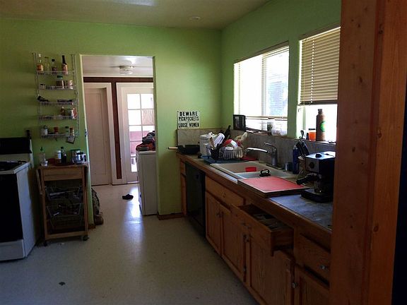 4th image of 6418 Dunsmuir Ave