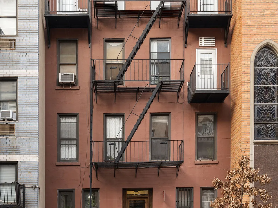 227 E 82nd St #4E