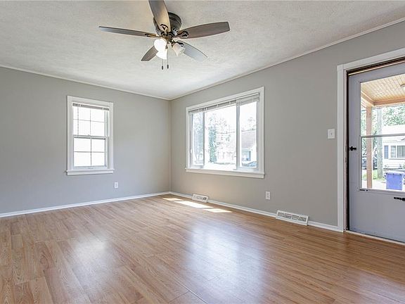 3rd image of 13530 Bennington Ave