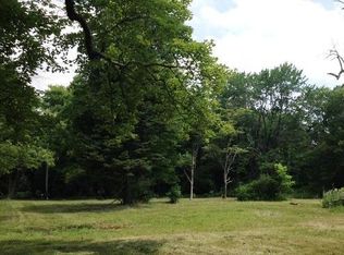 4015 Som Center Rd, Moreland Hills, OH 44022