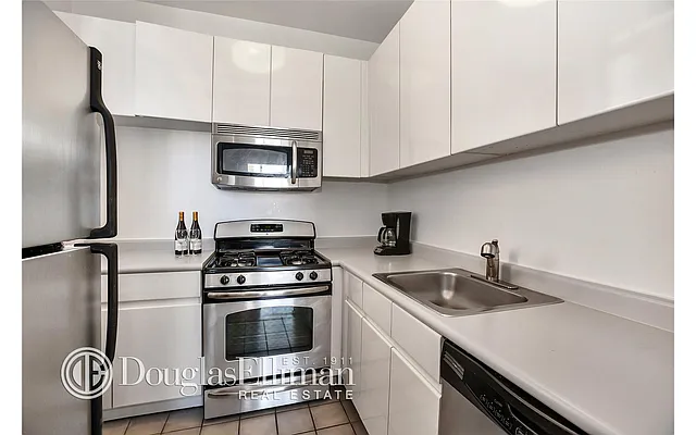 Rented by Douglas Elliman | media 29