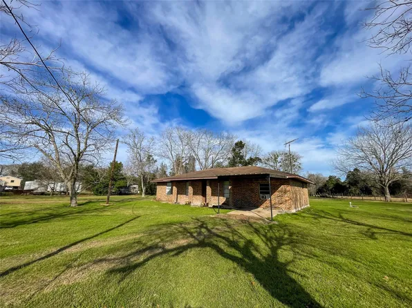 401 Anderson Rd, Cuero, TX 77954