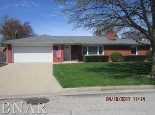 509 Seville Rd, Bloomington, IL 61701