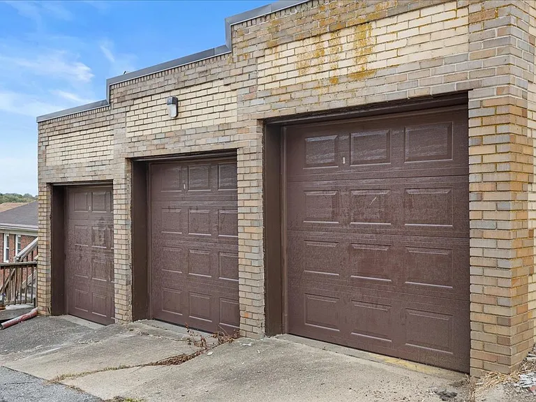 214 McCully St — Photo 25