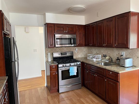Kitchen with Stainless steel appliances