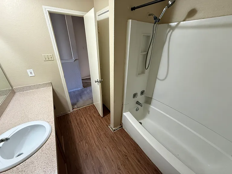 728 Bluebonnet Dr #C — Photo 12