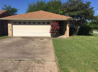 631 Hallvale Dr, White Settlement, TX 76108