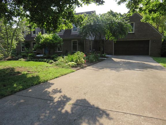 3rd image of 51 Woodbriar Ct