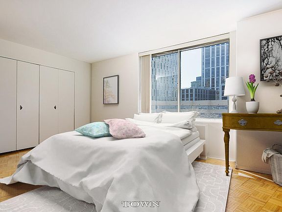 3rd image of 303 Greenwich St #4D