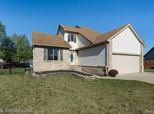 48749 Smokey Glen Ct, Chesterfield, MI 48051