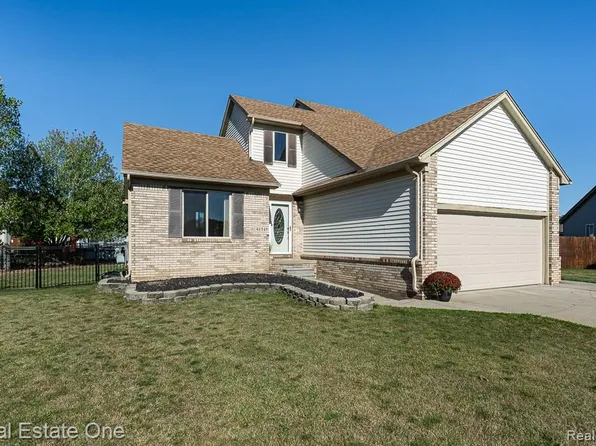 48749 Smokey Glen Ct, Chesterfield, MI 48051