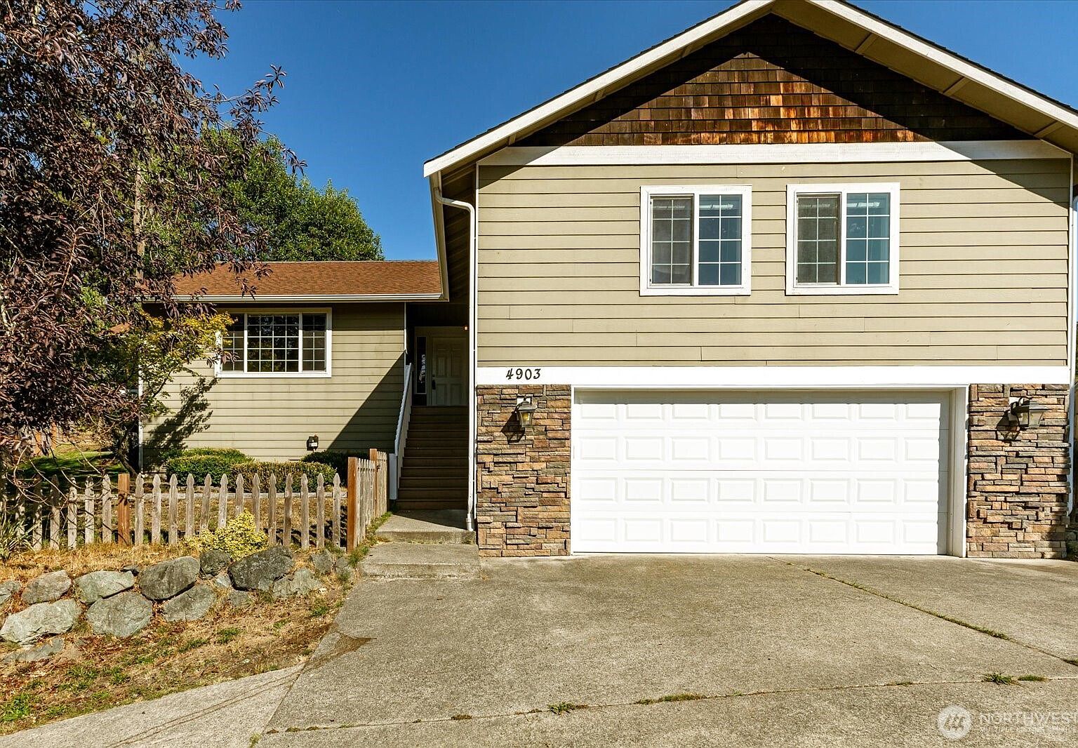 4903 Reindeer Road — Holmes Harbor Golf Club