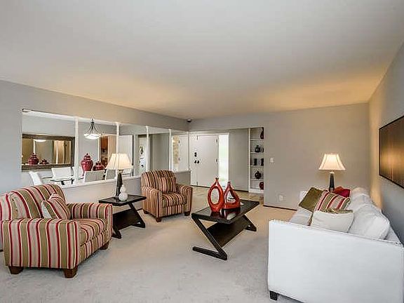 3rd image of 5 Lohoma Ct