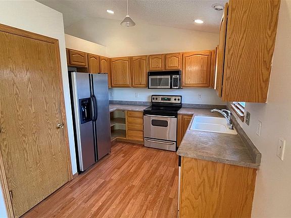 4th image of 2343 Kristian St