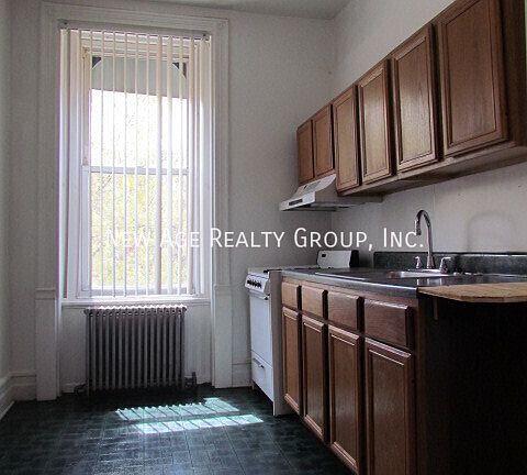5th image of 3029 W Girard Ave #2F