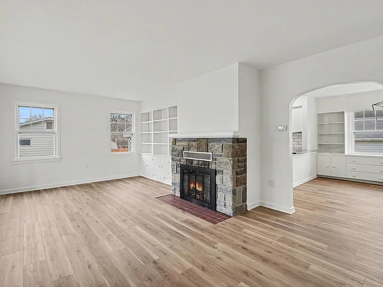 1555 Locust St — Photo 6