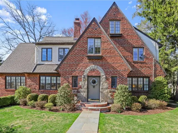 15 Colonial Road, Bronxville, NY 10708