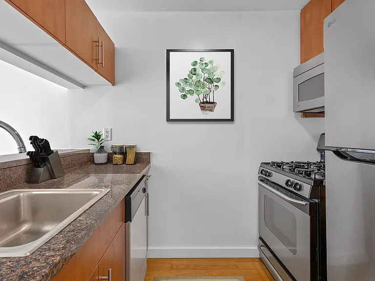 260 W 54th St #18C — Photo 3