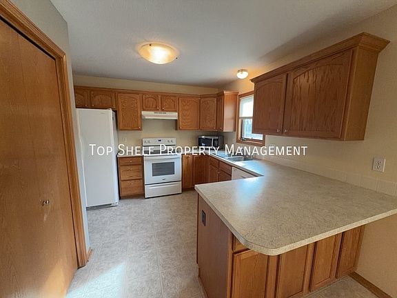 3rd image of 4404 SE Elm Ct