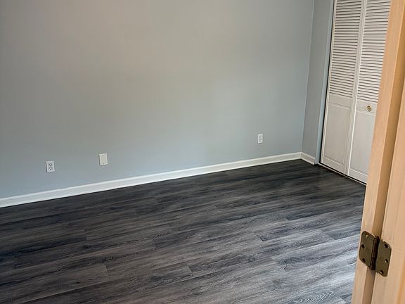 3rd image of 1100 Loft Cv