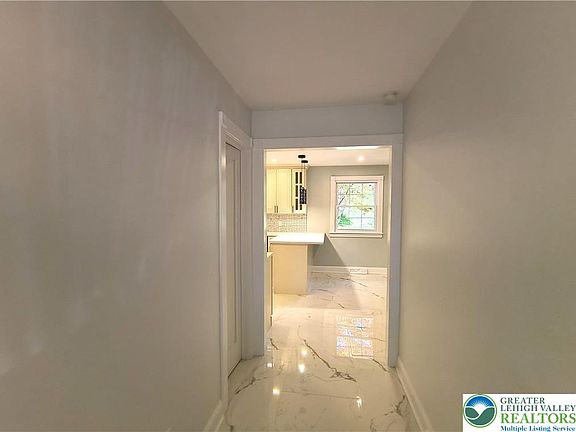 3rd image of 4225 Greenwood Ct