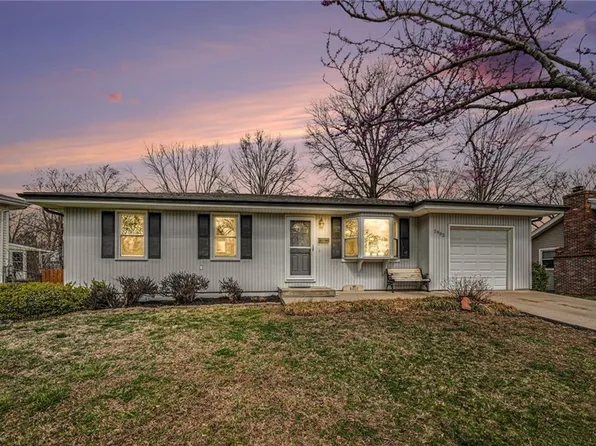 2902 NE 63rd St, Gladstone, MO 64119
