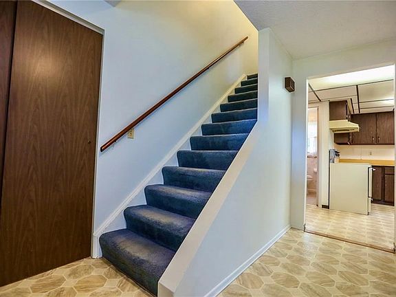 3rd image of 78 Parkway Dr