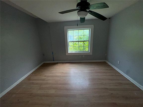 5th image of 482 Maynard Ter SE
