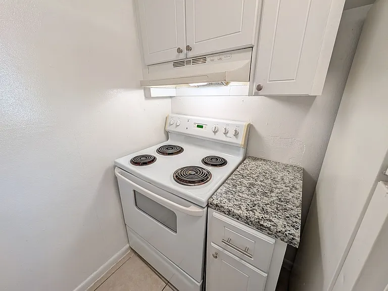466 Sunshine Dr — Photo 5