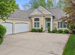 1568 Kingswood Dr, Neenah, WI 54956