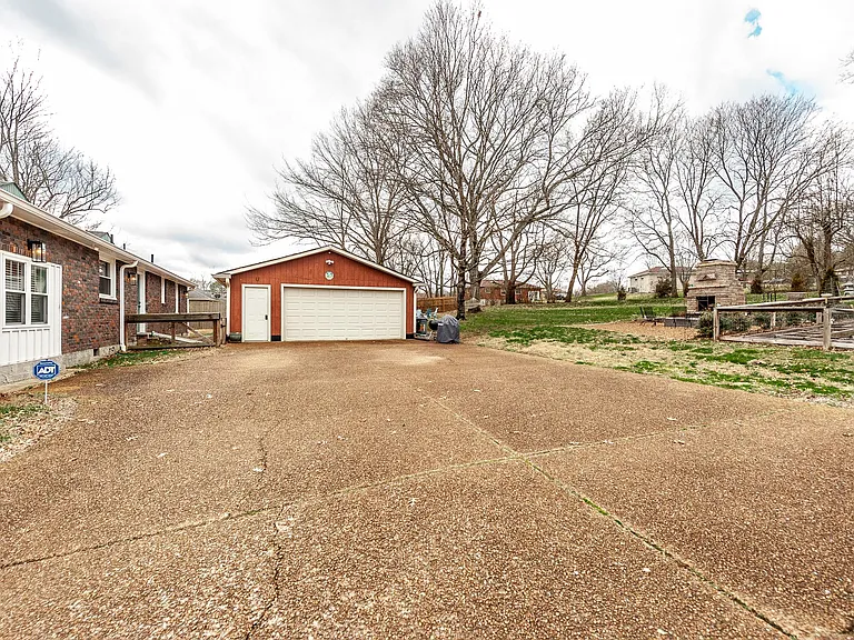 1003 Woods Lake Dr — Photo 66