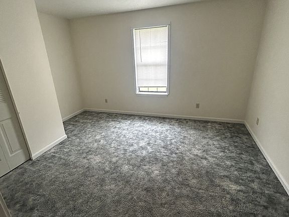 4th image of 720 E Lincoln Trail Blvd #11573393