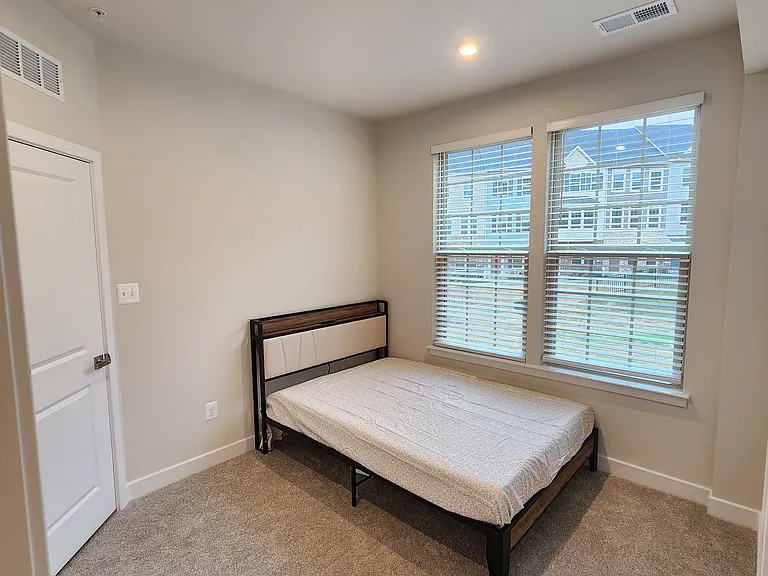 Iron Oak Pl — Photo 8